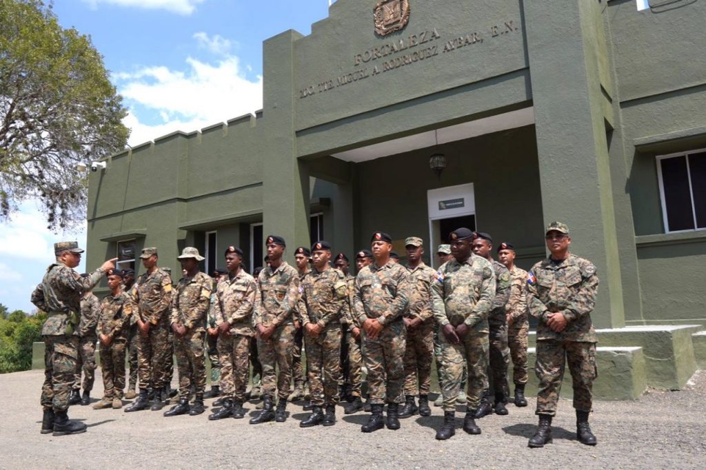 Comandante del Ejército supervisa labores de vigilancia y control en frontera sur y noroeste con Haití 7