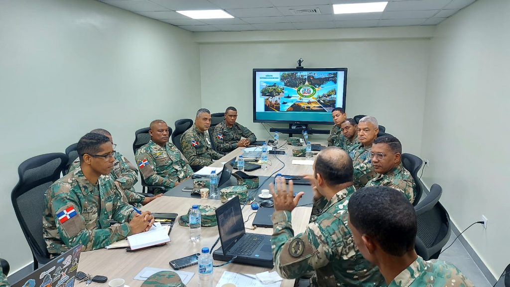 Comisión reforma Fuerzas Armadas coordina trabajos con delegaciones del Ejército, Armada y Fuerza Aérea