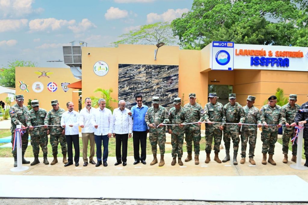 Inauguran nueva lavandería y sastrería en Academia Militar Batalla de Las Carreras del Ejército 10