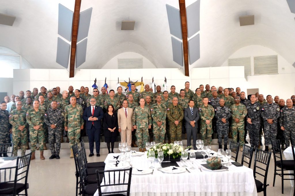 Miembros de las FF.AA. y P.N. de la Policía Militar Electoral fueron reconocidos por la excelencia en el servicio durante elecciones 2