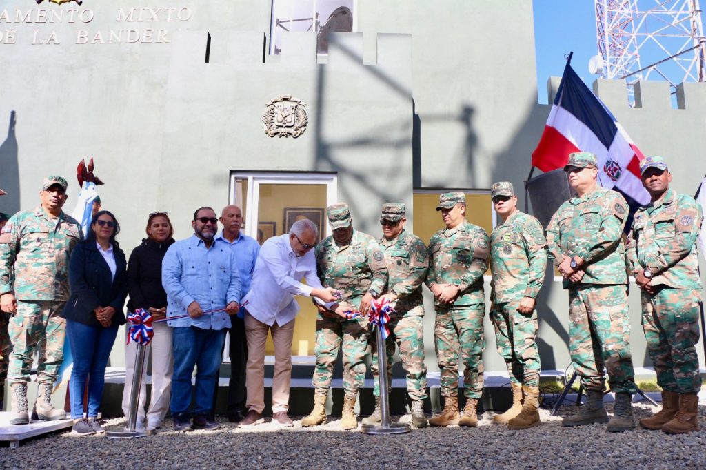 Construyen e inauguran destacamento militar de Alto Bandera que protege antenas de las telecomunicaciones de RD 2