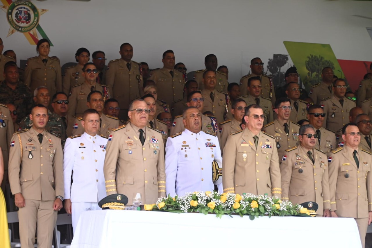 Ministro de Defensa posesiona nuevos comandantes generales del Ejército y la Fuerza Aérea de RD 11