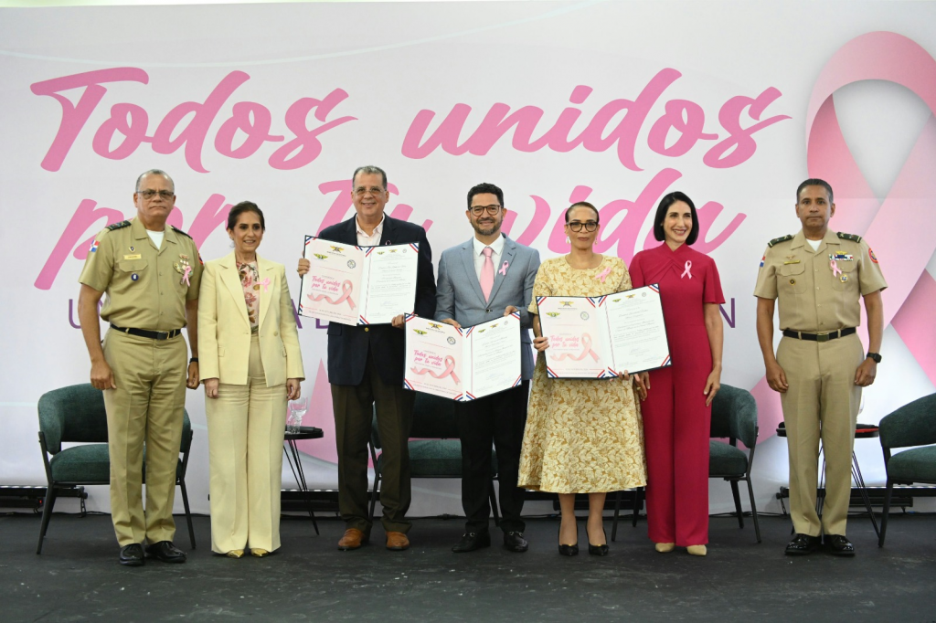 Primera Dama Raquel Arbaje participa en conferencias preventivas del Cáncer de Mama en el MIDE 1