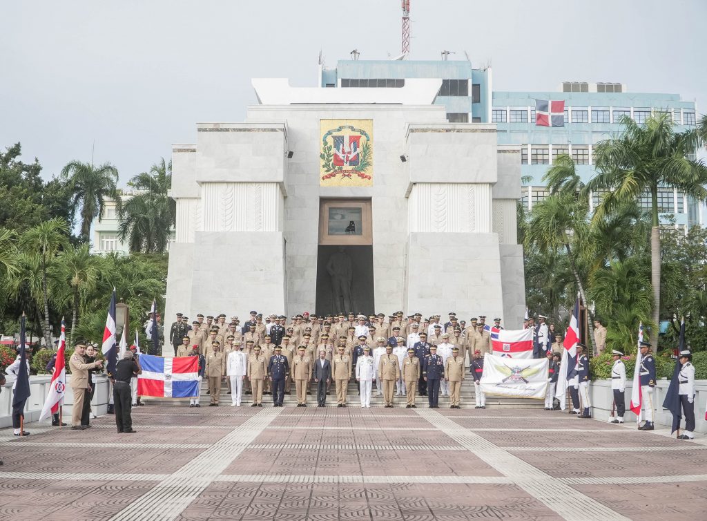 Autoridades militares RD tributan honor a los Padres de la Patria y reafirman compromiso patriótico en Altar de la Patria 4