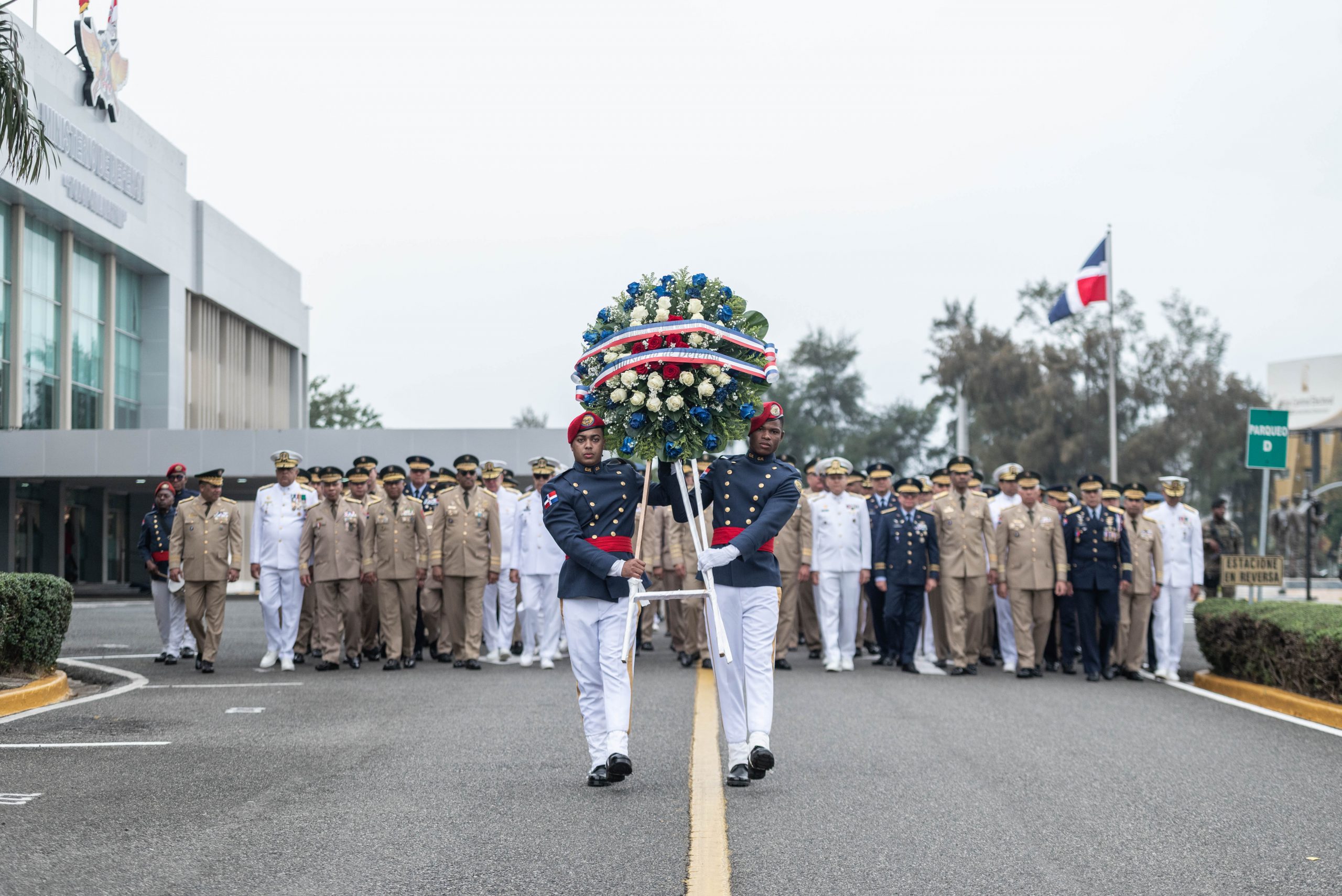 Reconocen pasados Ministros de Defensa y destacados militares en el Día de las Fuerzas Armadas 2