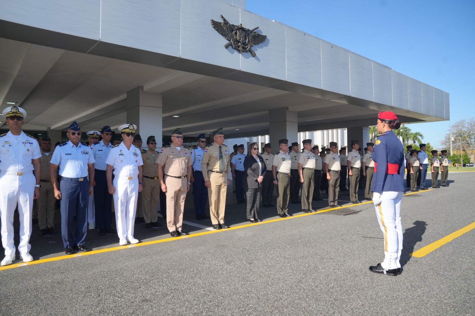 Delegación del Curso Superior de Guerra de Guatemala visita RD y participa en izada de bandera en el Ministerio de Defensa 4