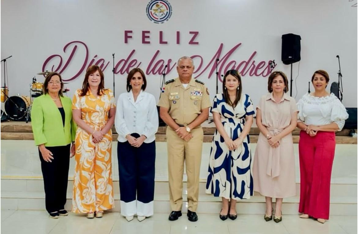 Ministerio de Defensa y ADEOFA reconocen el heroísmo de las madres militares dominicanas 14