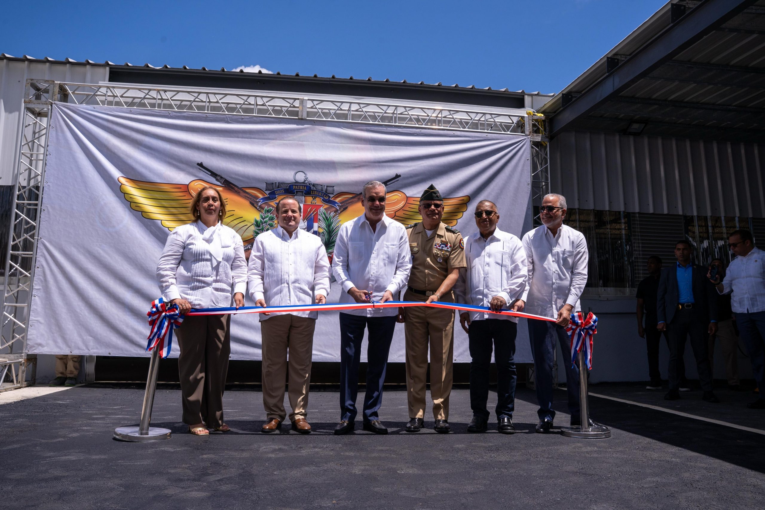 Presidente Abinader inaugura moderna planta de ensamblaje de vehículos en San Cristóbal 20