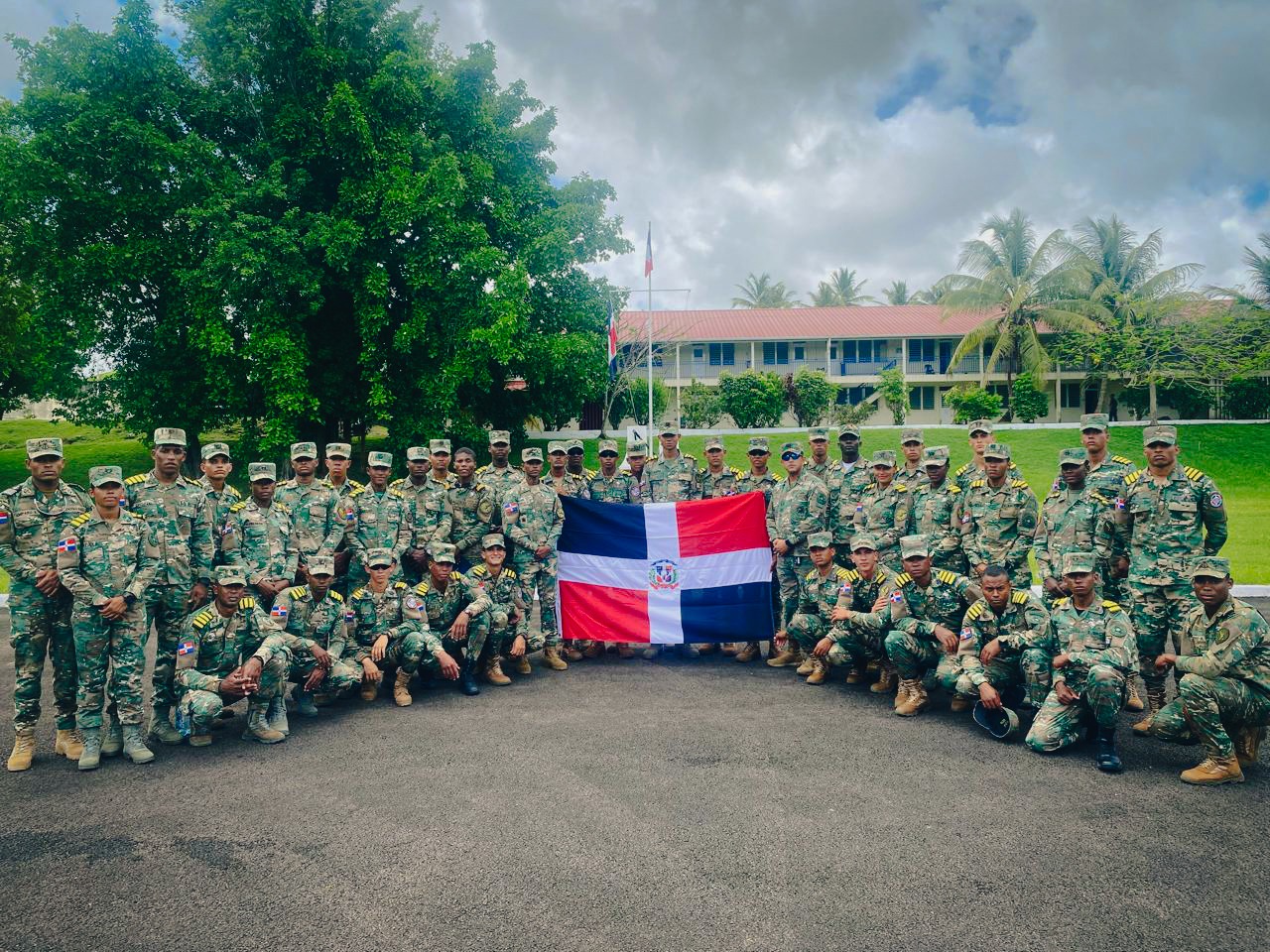 Cadetes y guardiamarinas dominicanos participaron del Curso de Adiestramiento para el Combate en Francia 6