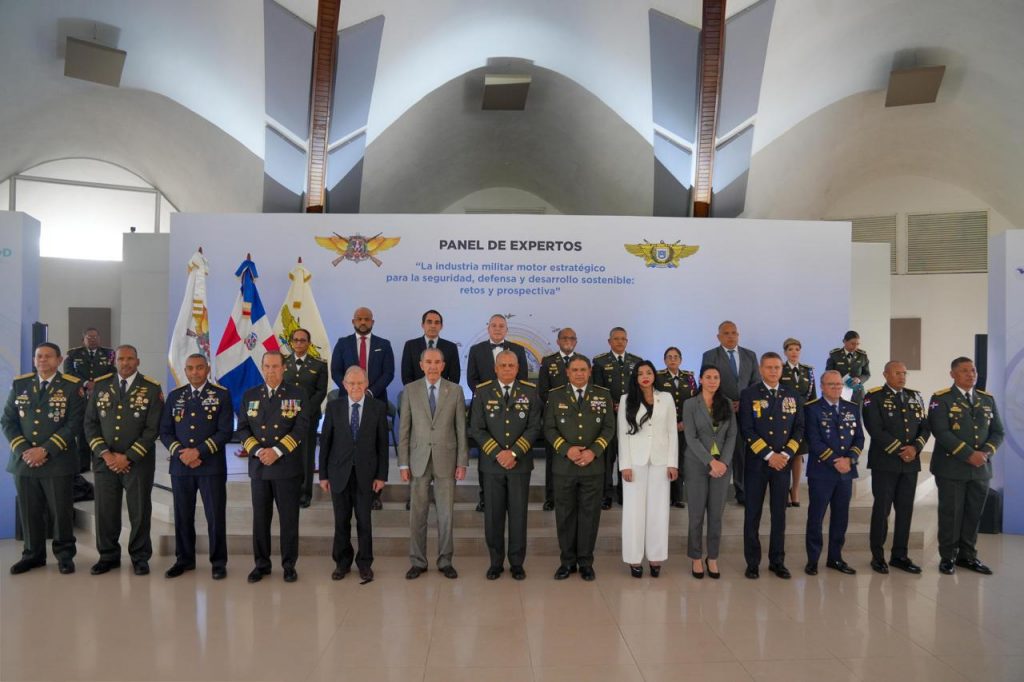 En el Ministerio de Defensa expertos analizan el rol estratégico de la industria militar 8