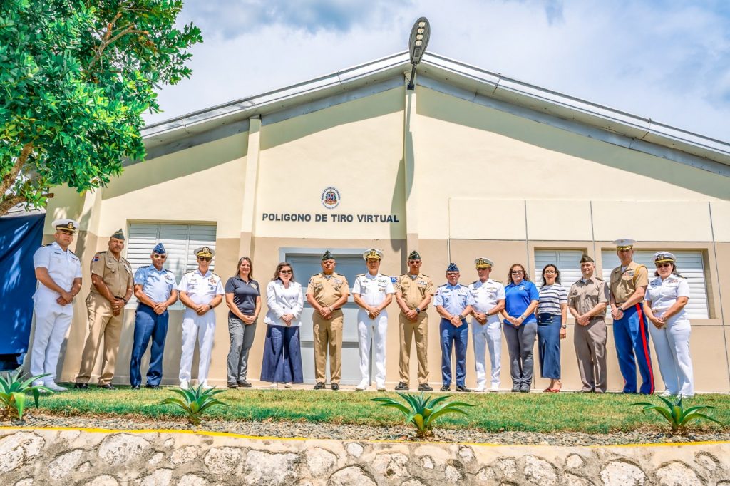 Ministro de Defensa participa de inauguración de moderno polígono virtual de tiro en la Base de Infantería de Marina en Boca Chica de la Armada 8
