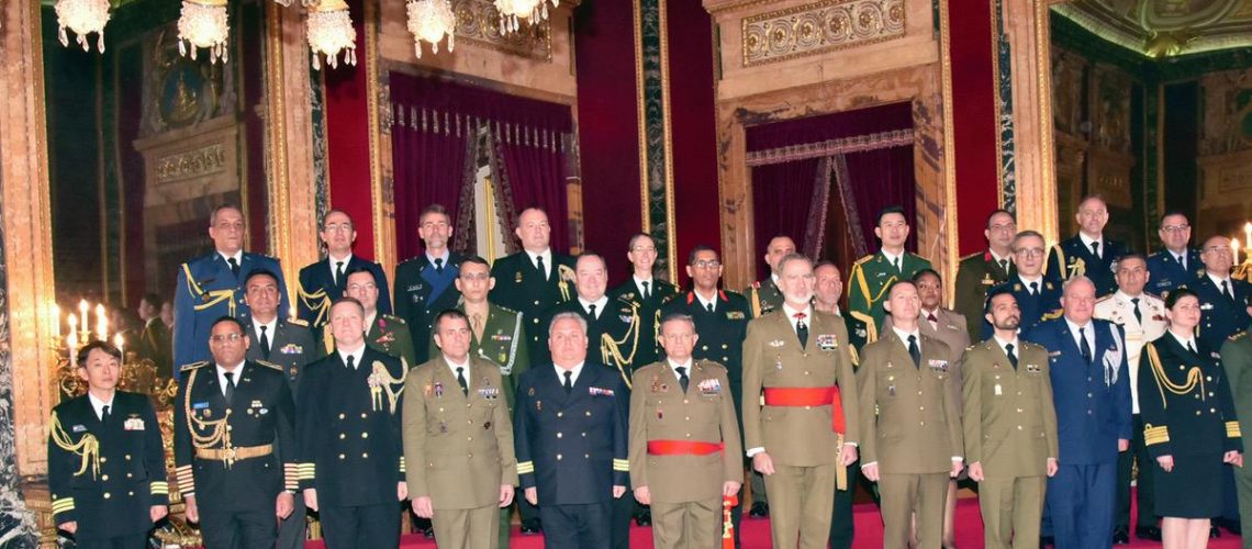 Agregado de Defensa, Militar, Naval, Aéreo y Policial de la República Dominicana ante el Reino de España visita el Palacio Real de Madrid 3