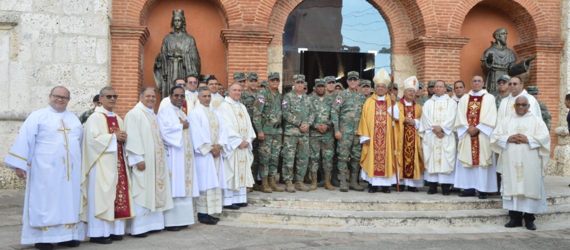 Capellanes castrenses ofician eucaristía para celebrar el Año Nuevo en Catedral Santa Bárbara de la Zona Colonial 1