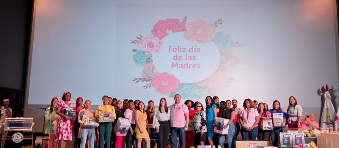 Celebracion-Dia-de-las-Madres-en-ISSFFAA-6