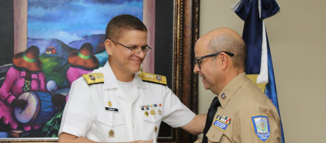 Comandante General de la Armada entrega reconocimientos 2