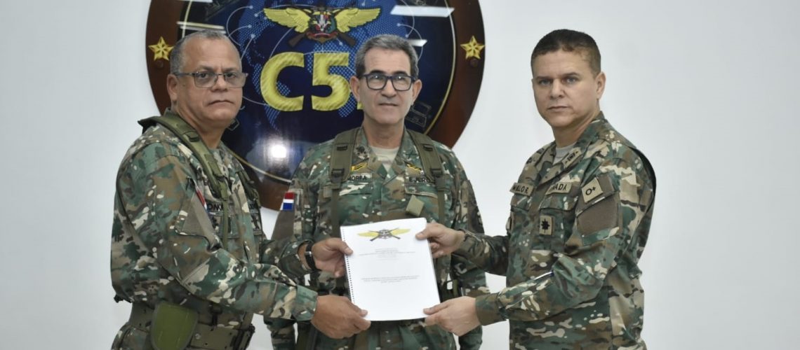 Comandante general de la Armada asume mando del Comando Conjunto Unificado de FFAA 2