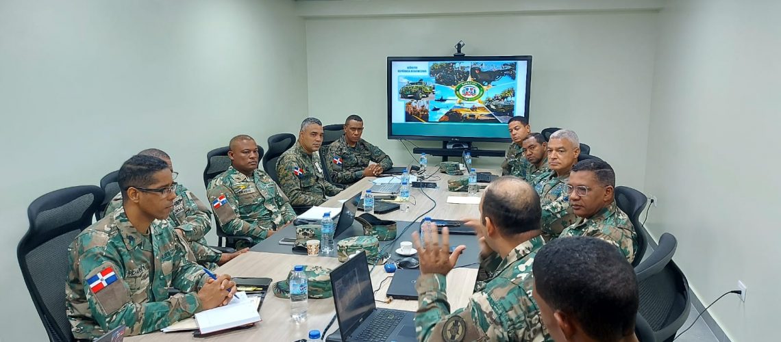 Comisión reforma Fuerzas Armadas coordina trabajos con delegaciones del Ejército, Armada y Fuerza Aérea