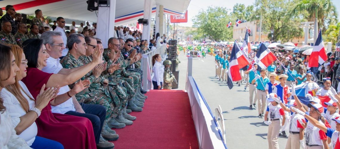 Con desfile cívico-militar y policial en Azua cierran actos por 179 aniversario Batalla 19 Marzo
