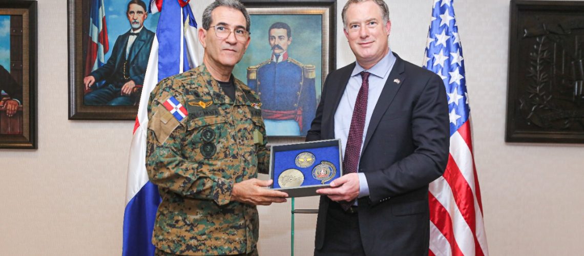 El Subsecretario Defensa de EE. UU visita al titular del Ministerio de Defensa RD 2