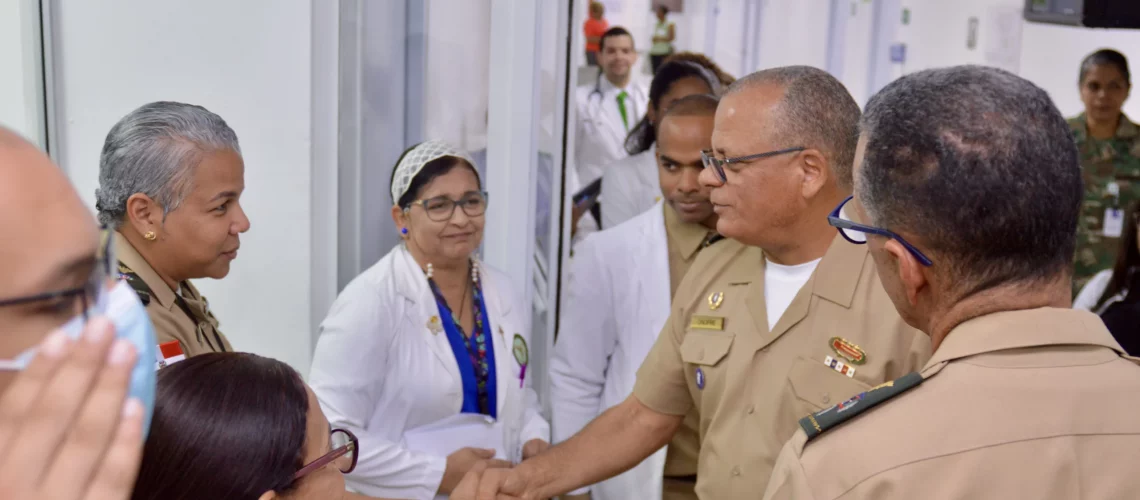 El ministro de Defensa visitó el Hospital Universitario Docente Central de las Fuerzas Armadas