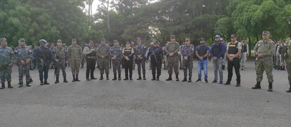 FFAA refuerzan con presencia militar seguridad ciudadana en Santo Domingo y Santiago 9