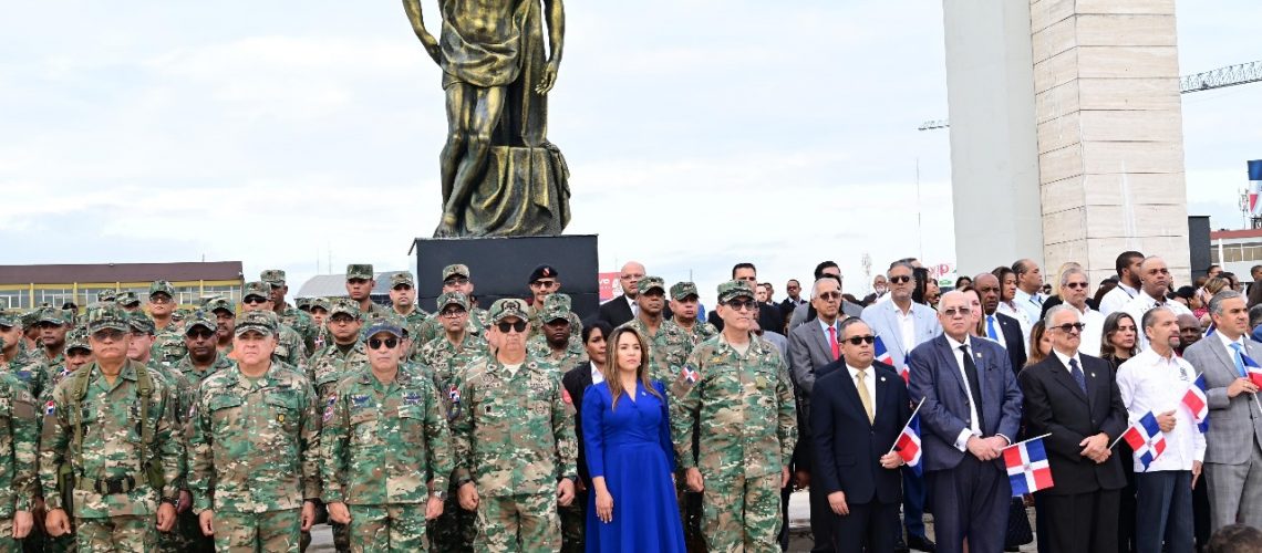 Fuerzas Armadas rinden homenaje a la bandera y al prócer Juan Pablo Duarte 9