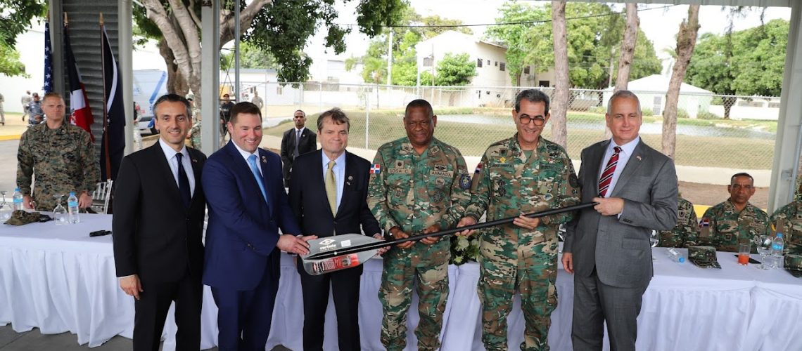 Gobierno de los Estados Unidos dona doce botes Zodiac a la Armada Dominicana  3