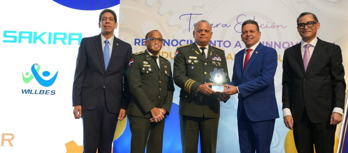 Industria Militar Dominicana recibe Reconocimiento a la Innovación Industrial Manufacturera 2025 11