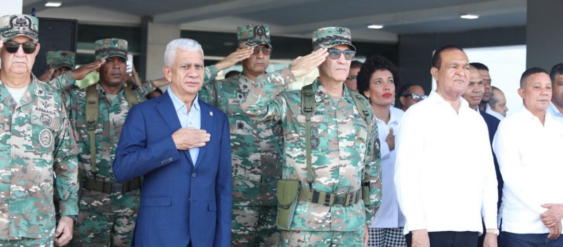 Liderazgo civil y militar honra memoria del General de División Santiago Rodríguez 7