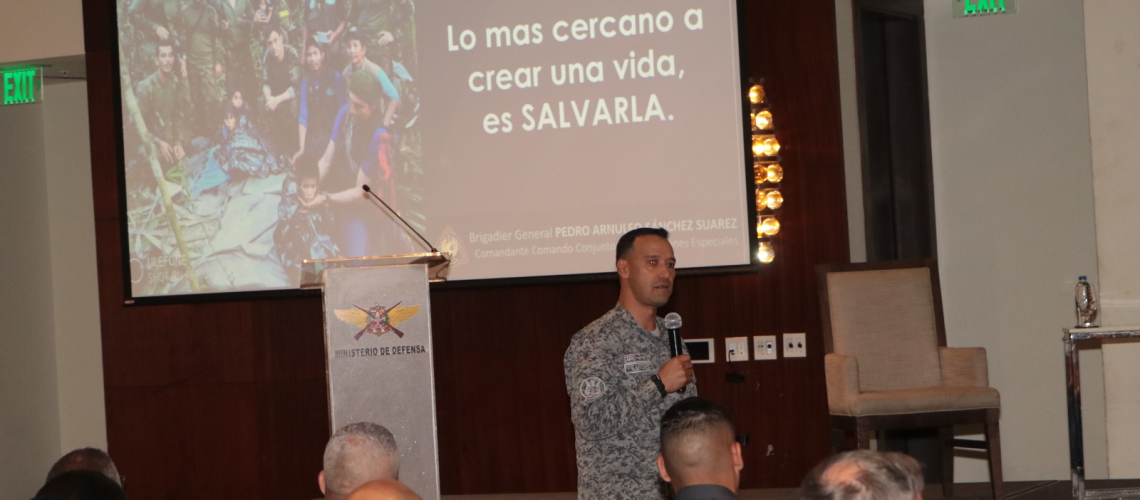 Militares colombianos que ejecutaron “Operación Esperanza” compartieron experiencia en seminario de fuerzas especiales 12