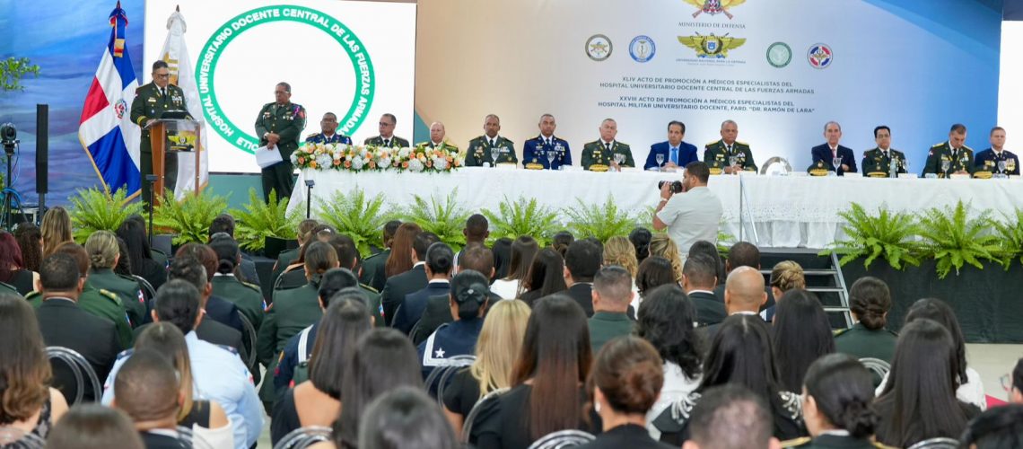 Ministerio de Defensa a través de UNADE gradúa 192 nuevos médicos especialistas en hospitales militares universitarios de las Fuerzas Armadas 11