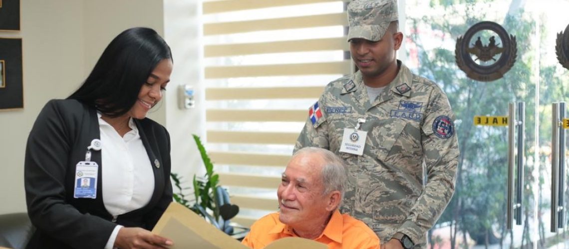 Ministerio de Defensa aumenta salario a 8,391 militares pensionados en gestión del Presidente Abinader 2