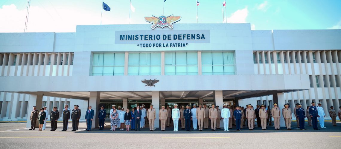 Ministerio de Defensa conmemora Independencia de Centroamérica y, como parte de la CFAC, condecora a 44 militares dominicanos 19