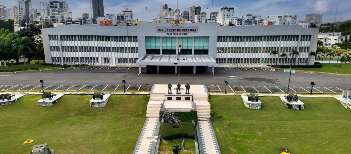Ministerio de Defensa emite nueva circular sobre comportamiento institucional y uso de redes sociales