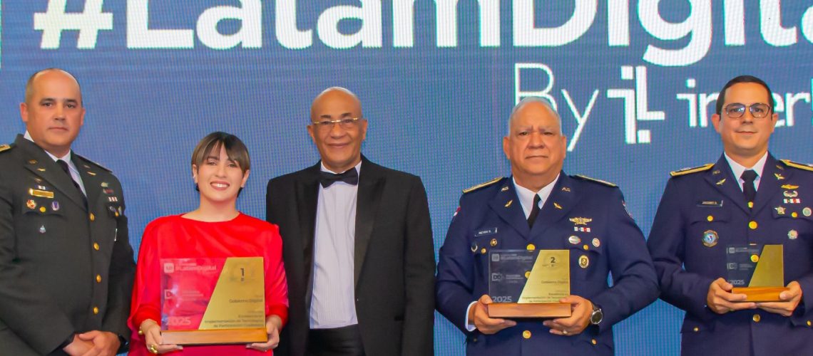 Ministerio de Defensa gana dos primeros lugares en los Premios LATAM DIGITAL 2025 y recibe reconocimiento especial 2