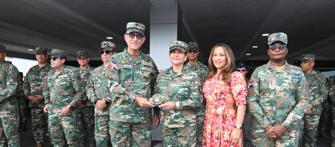 Ministerio de Defensa reconoce liderazgo y empoderamiento de las mujeres militares y policiales 8