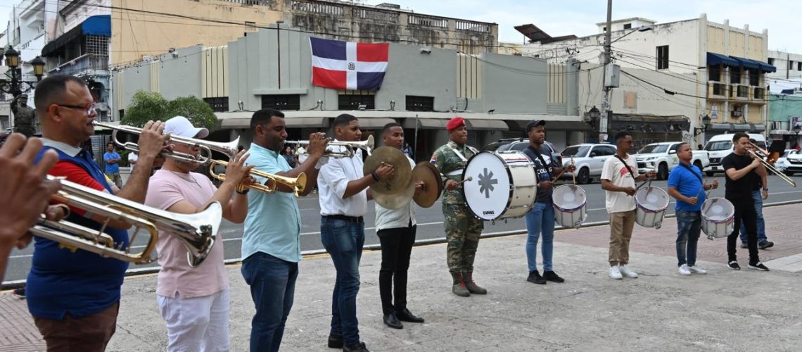 Ministerio de Defensa y ADEOFA inician temporada de mini conciertos por el mes de la Patria 1