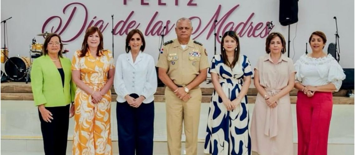 Ministerio de Defensa y ADEOFA reconocen el heroísmo de las madres militares dominicanas 14