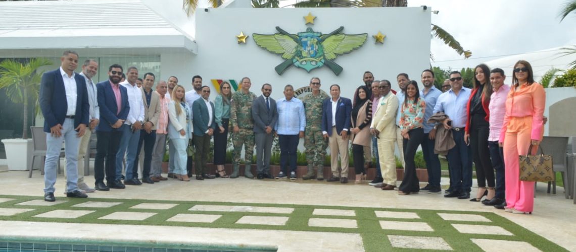 Ministro de Defensa almuerza con miembros de la Asociación Dominicana de Pequeñas y Medianas Empresas 1