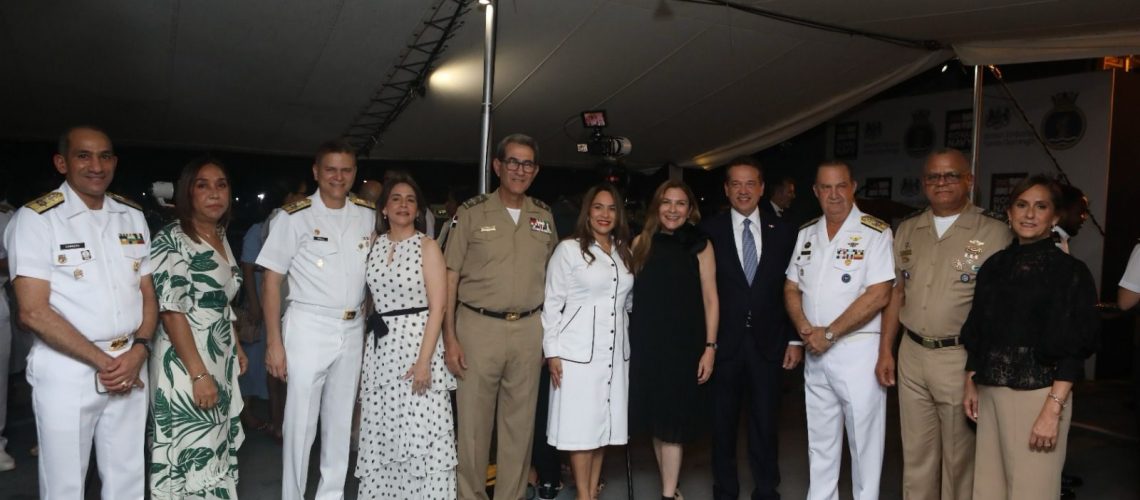 Ministro de Defensa destaca colaboración Reino Unido-RD Felicita a tripulación Buque DAUNTLESS en sus labores frente al narcotráfico y huracanes 1