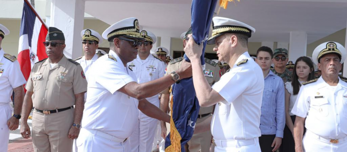 Ministro de Defensa encabeza traspaso de mando Armada de Dominicana 1