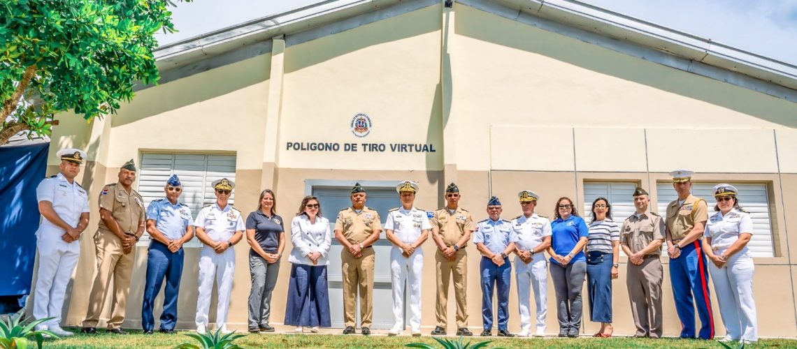 Ministro de Defensa participa de inauguración de moderno polígono virtual de tiro en la Base de Infantería de Marina en Boca Chica de la Armada 8