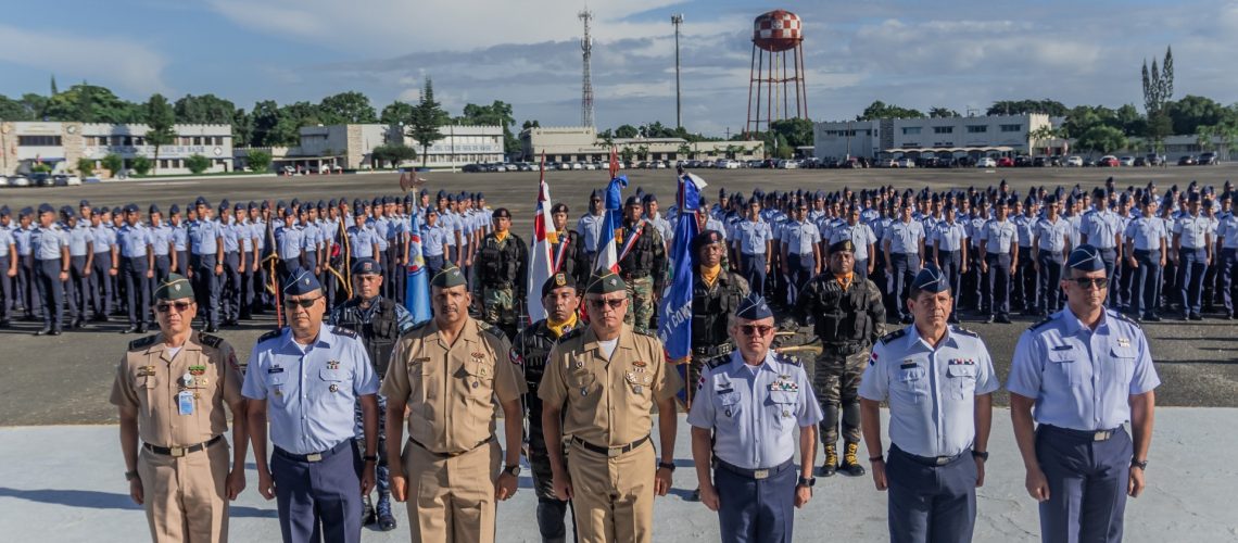 Ministro de Defensa pide a cuerpos armados trabajar unidos como un verdadero equipo