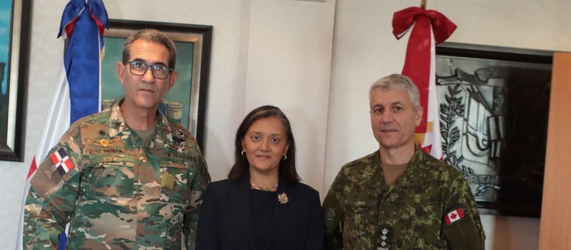Ministro de Defensa recibe visita de embajadora y agregado Militar de Canadá 3