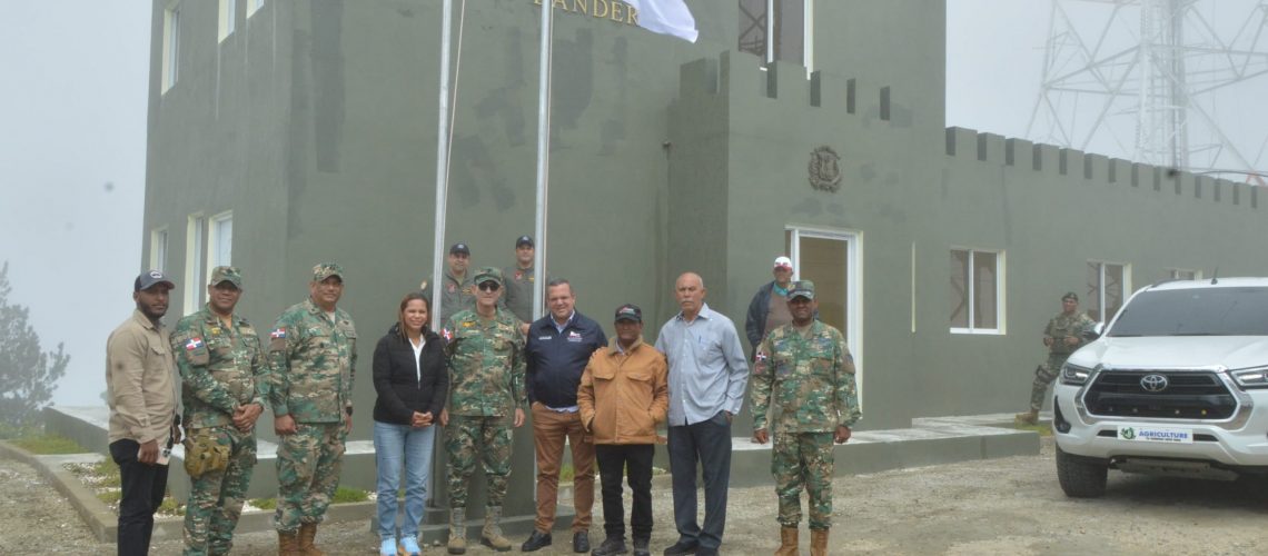 Ministro de Defensa supervisa reconstrucción del cuartel de Alto Bandera protege las antenas de telecomunicaciones del país 3