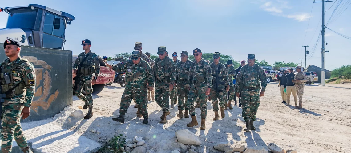 Ministro de defensa recorre frontera Sur RD-Haití, supervisa trabajos verja perimetral y visita soldados desplegados en la zona