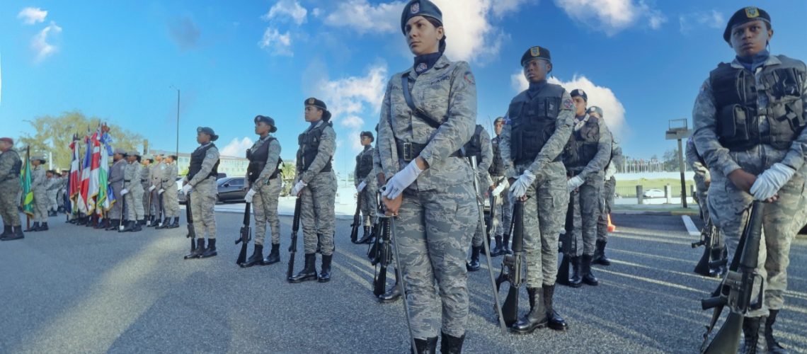 Mujeres-militares-comandan-tropas-en-tradicional-izada-de-bandera-Dia-Internacional-de-la-Violencia-contra-la-Mujer-8