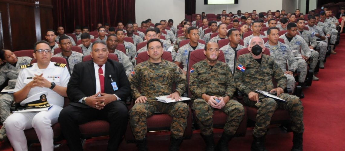 Oficiales-13va-Pasantia-militar-visitan-Camara-de-Diputados-para-conocer-su-funcionamiento