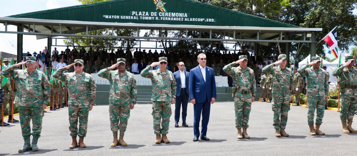 Presidente Abinader entrega 44 nuevos vehículos al Ejército, que incrementan capacidad de movilidad en 1,200 soldados más a cualquier punto del país
