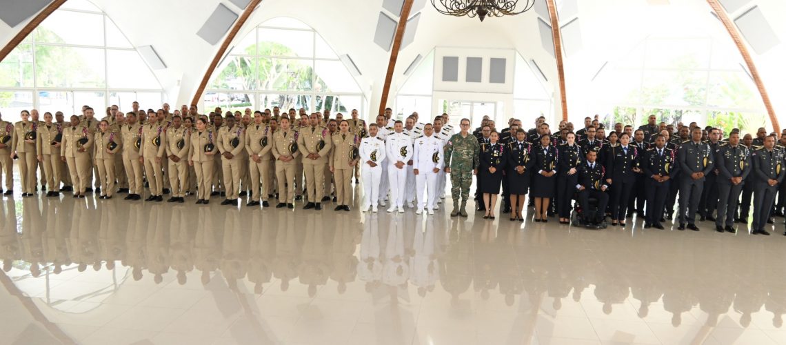 Promoción de cadetes y guardiamarinas de las FFAA y la P.N. 11